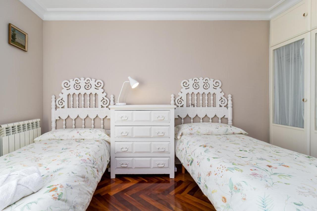 Apartamento Luminoso Cerca Playa Sardinero Con Parking Privado サンタンデール エクステリア 写真